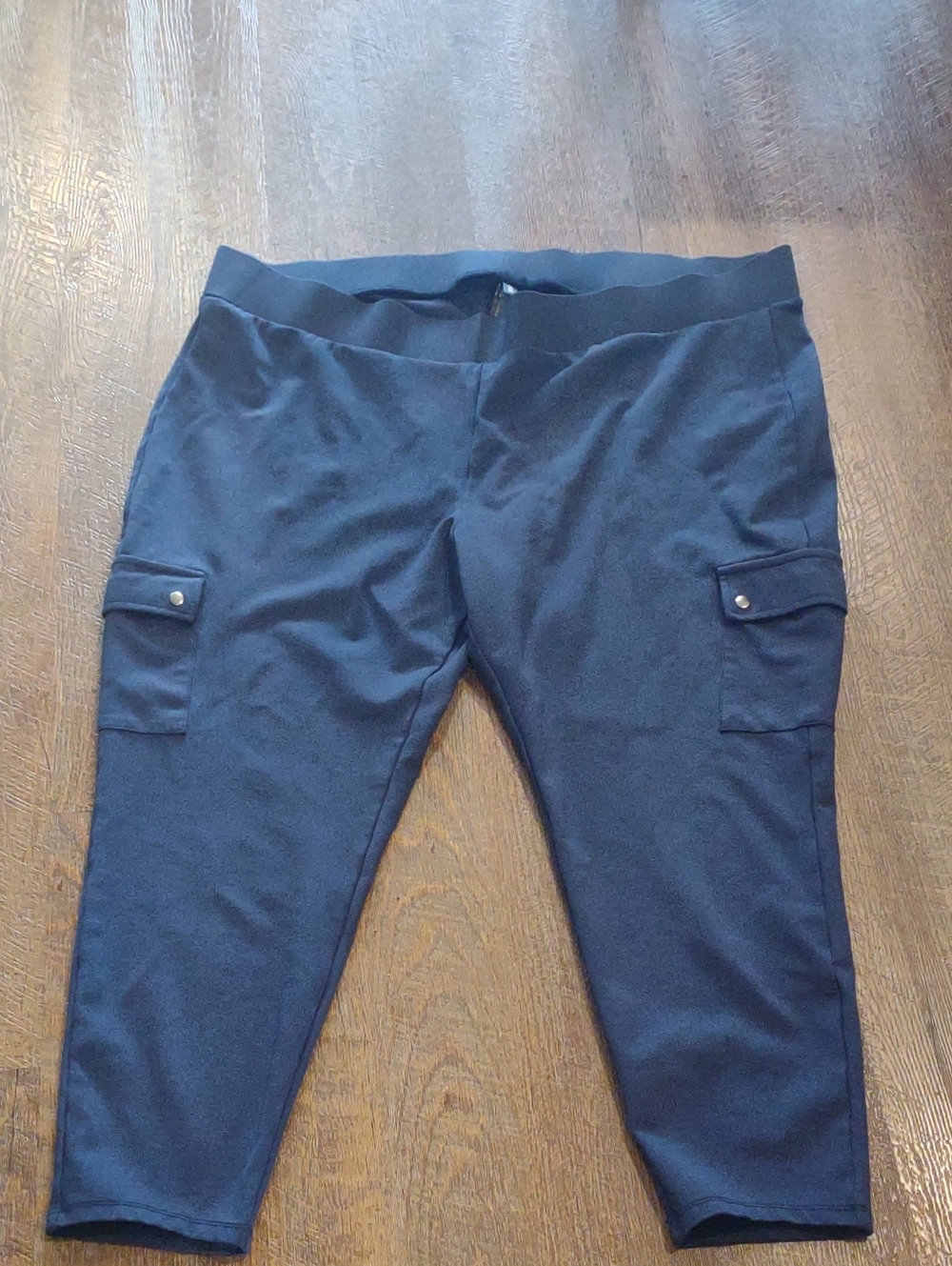Torrid Women's 4 Navy Stretch 2 Pocket Capri Pants‎